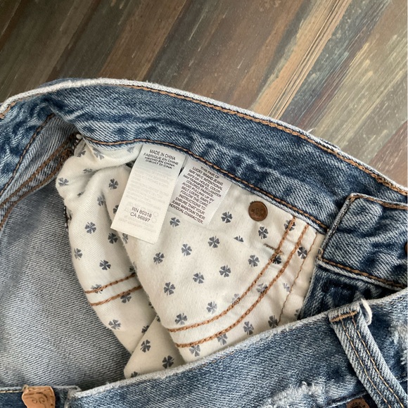 Lucky Brand The Cut Off denim shorts size 4/27 distressed - Picture 4 of 7